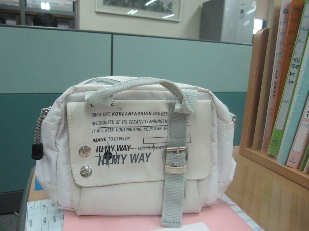 철마도서관 어린이 자료실 습득물입니다. 첨부이미지 : 도서관 습득물 006.jpg