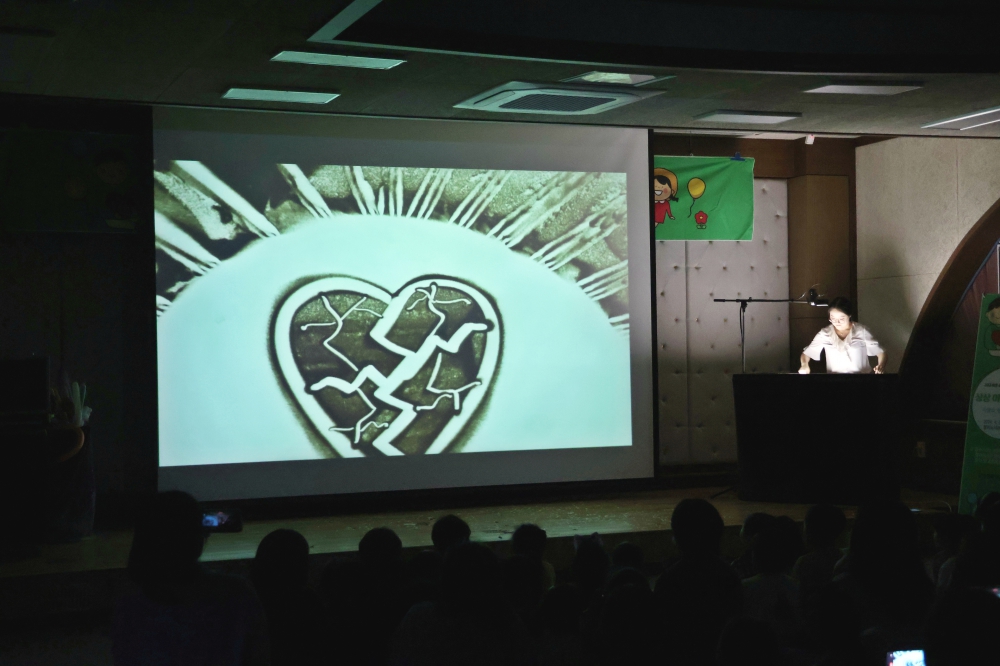 4월 도서관 주간행사 첨부이미지 : 샌드아트1 (2).JPG