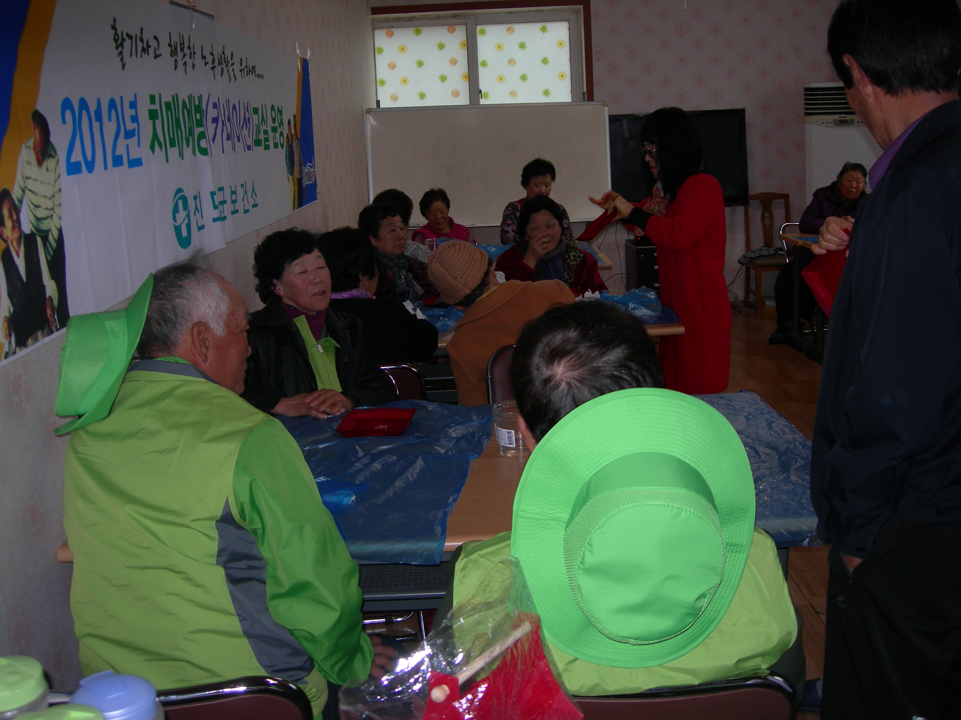 비좁은공간수많은사람(65세이상노인)어떻게 첨부#4