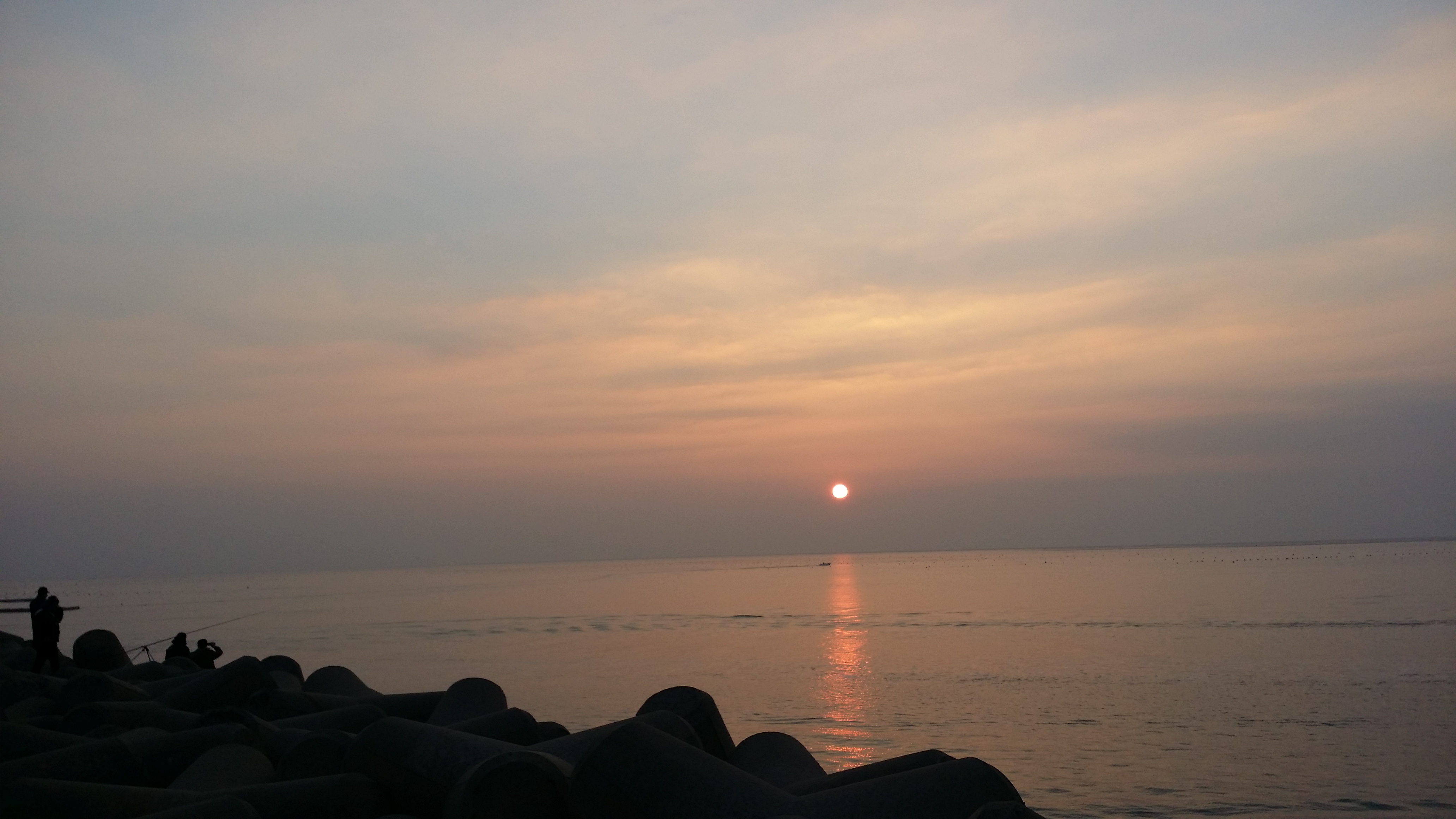 접도 수품항 서방파제 등대 일출. 첨부#4