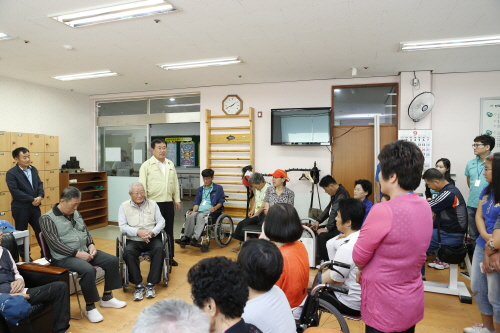 한가위 관내 노인요양병원 및 기관, 사회 방문 첨부#3