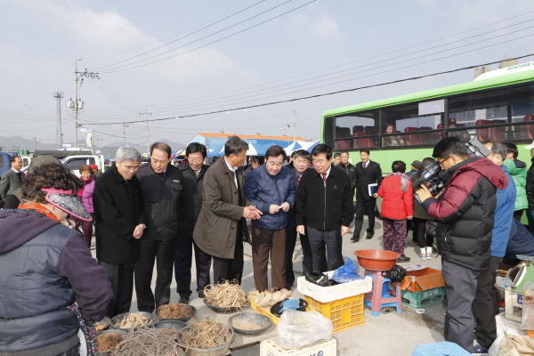 이낙연 전남도지사 진도읍 조금시장 방문 첨부#3