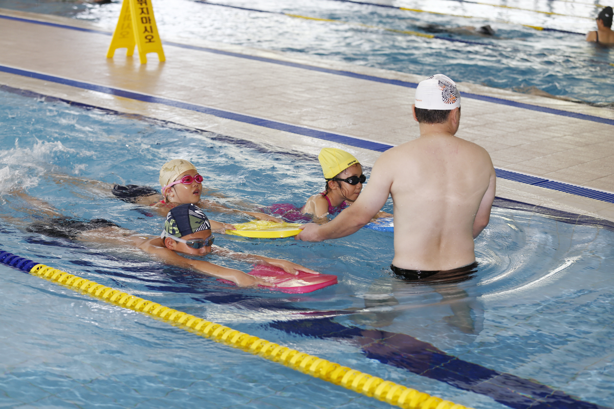 안전교육 확산…진도초교생들 수영 배운다 이미지