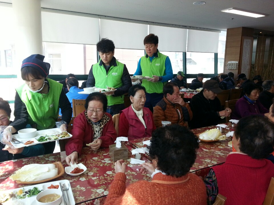 진도청년회의소, 진도노인복지관 배식 자원봉사 이미지