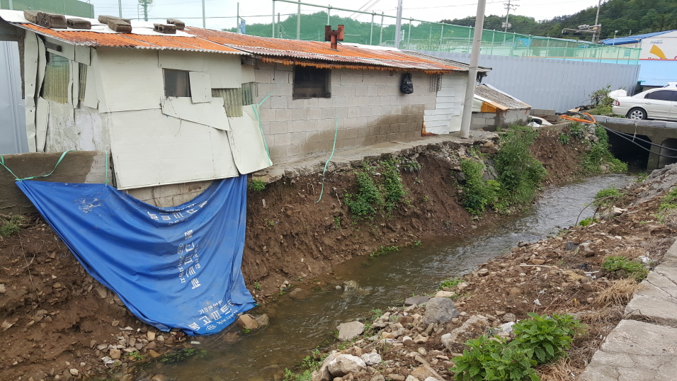 위험 천만 하천 공사 - 빨리 공사하여 안전하게 살수 있도록 대책세워주세요 !!!! 첨부#2