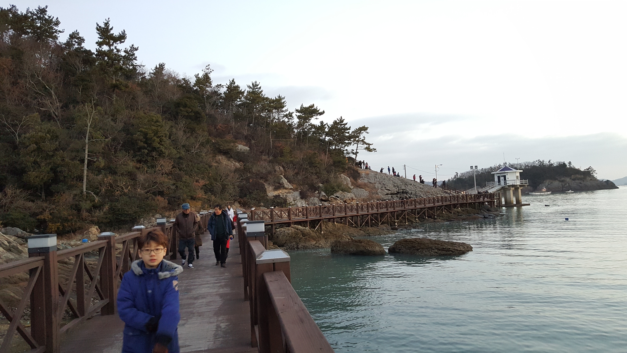 버스한바퀴 금호고속에서 2019년 일출여행계획을 진도접도 수품항서방파제 등대 검토, 감사합니다. 첨부#2