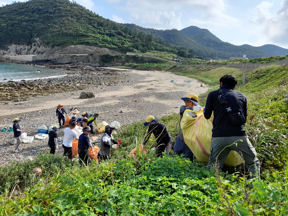 진도군 조도면, 관매도·대마도 해변 해양쓰레기 정화활동 실시 이미지