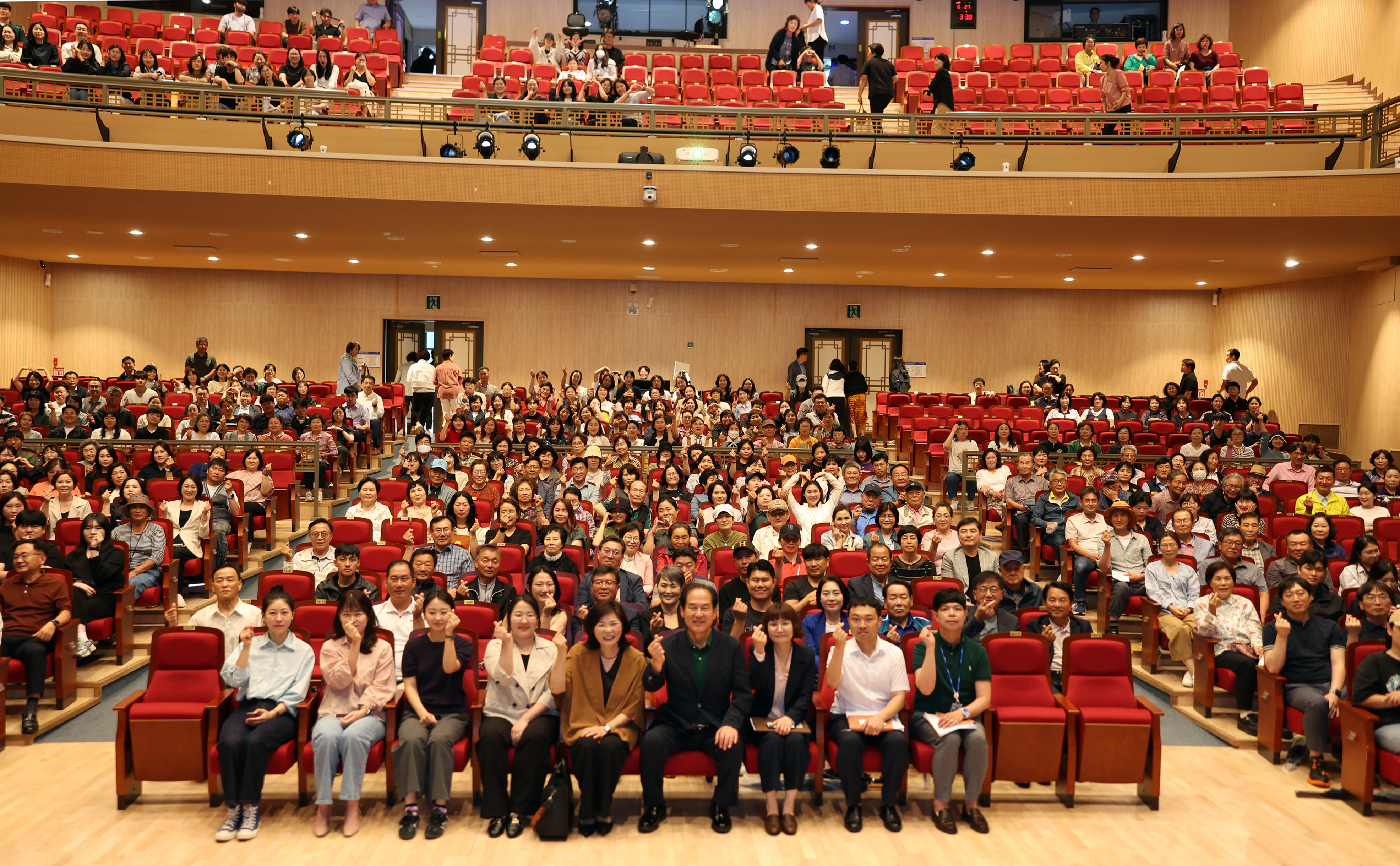 군민 리더대학 명사 특강 이미지