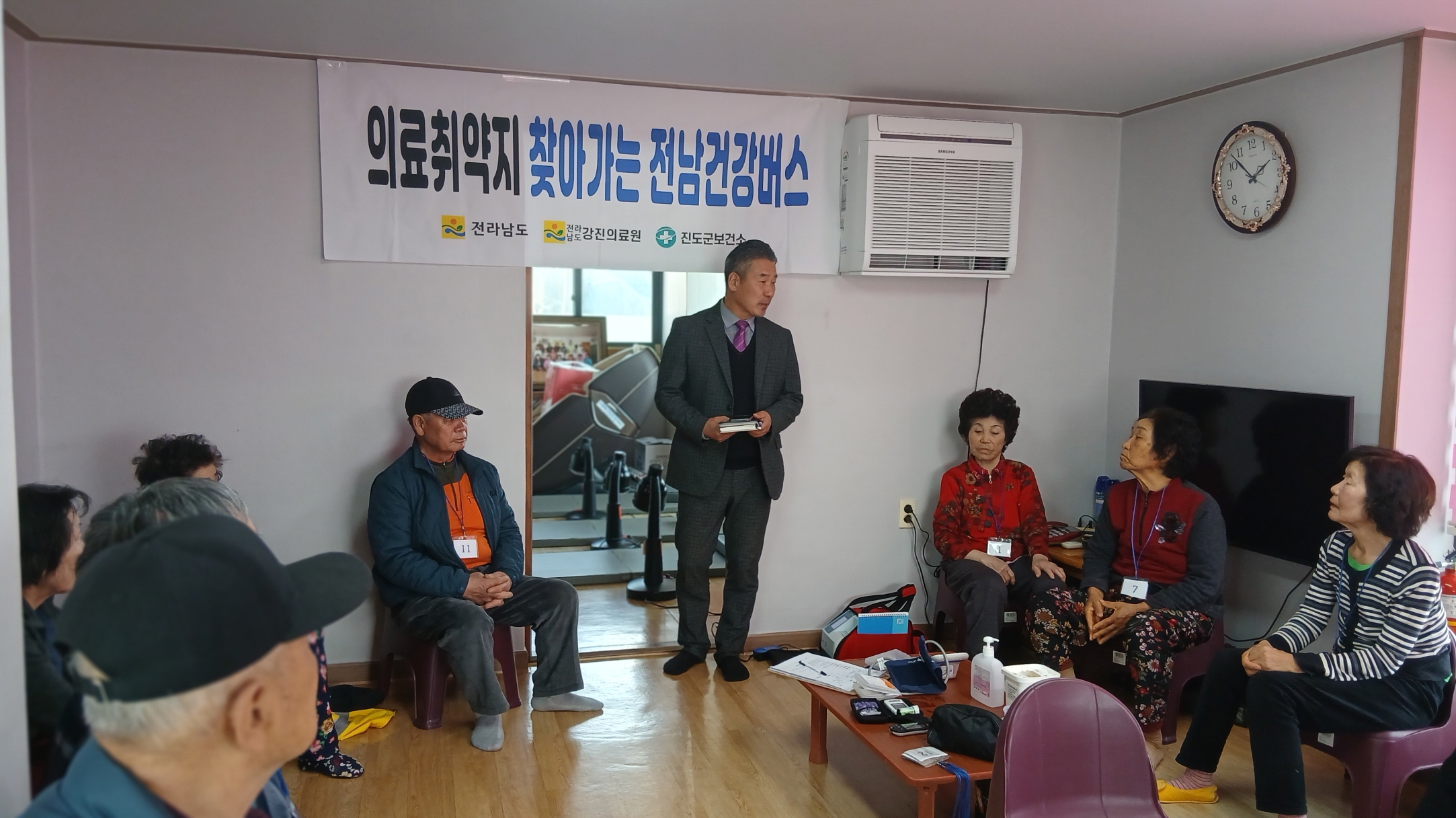 ‘찾아가는 전남건강버스’ 진도군 의료취약지역 주민 건강 지킨다! 첨부#1