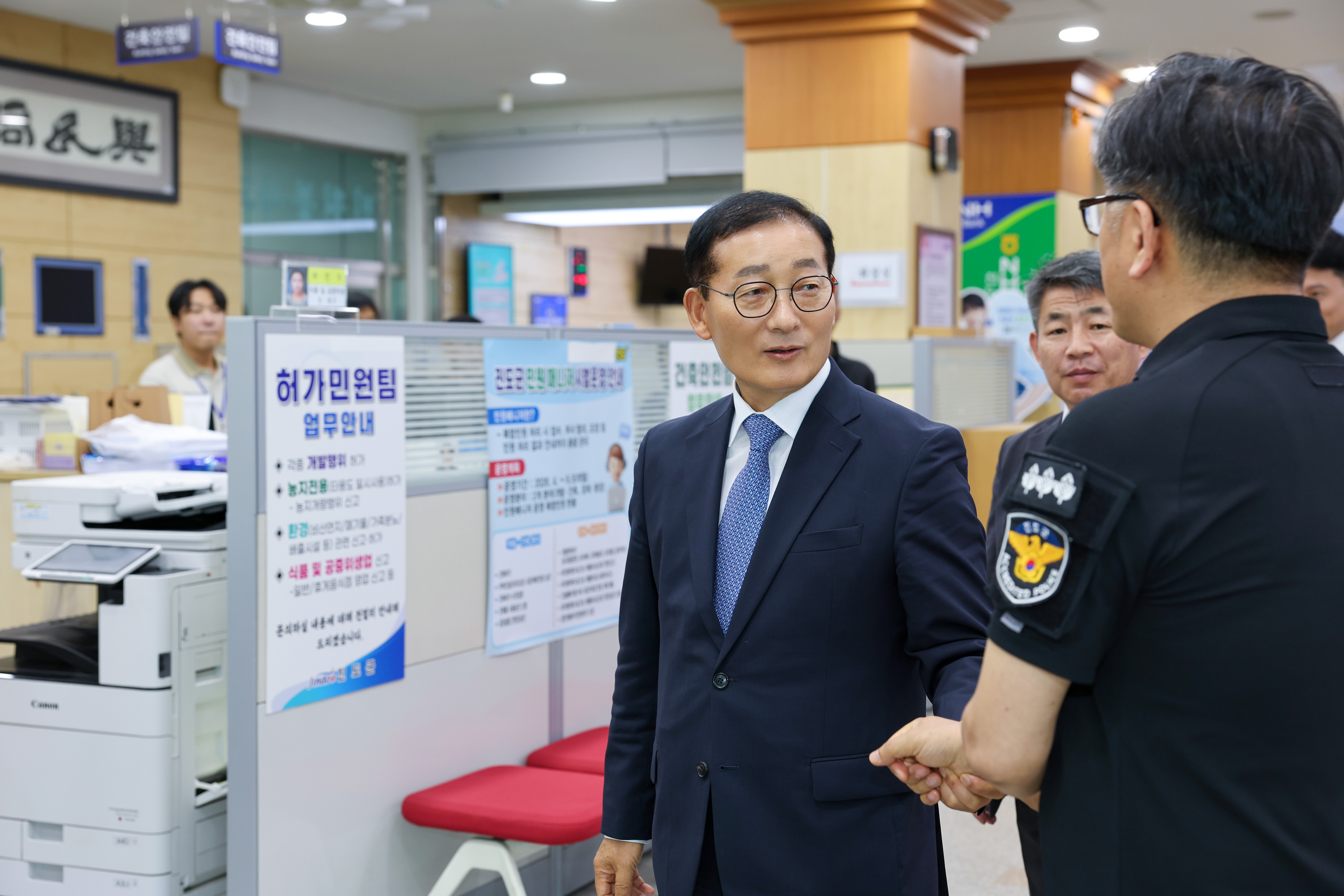 직원격려(민원실&재난상황실 방문) 이미지