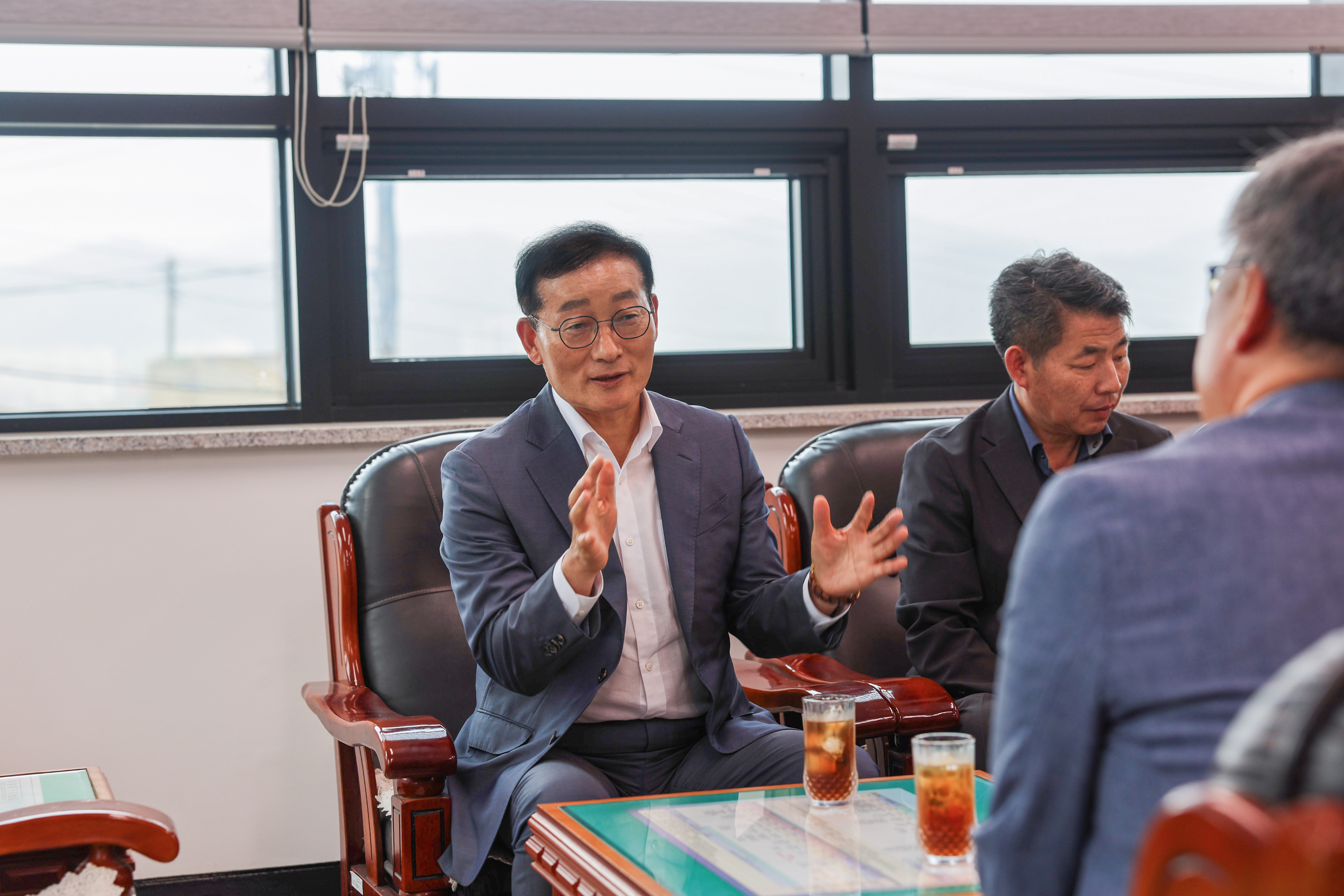 군수님 기관 방문(선관위, 노인회, 산림조합, 우체국, 농협군지부, 소방서) 이미지